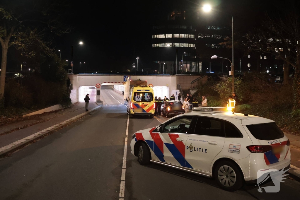 Vrachtwagen vast in tunnel, bestuurder gewond