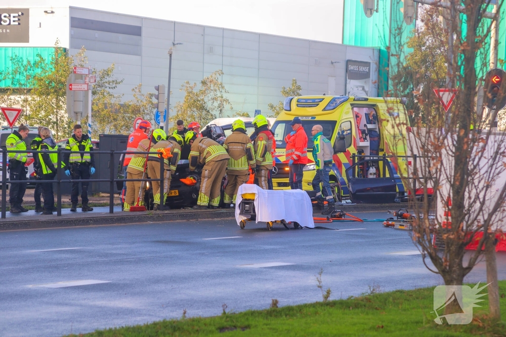 Bestuurder bekneld na ongeval
