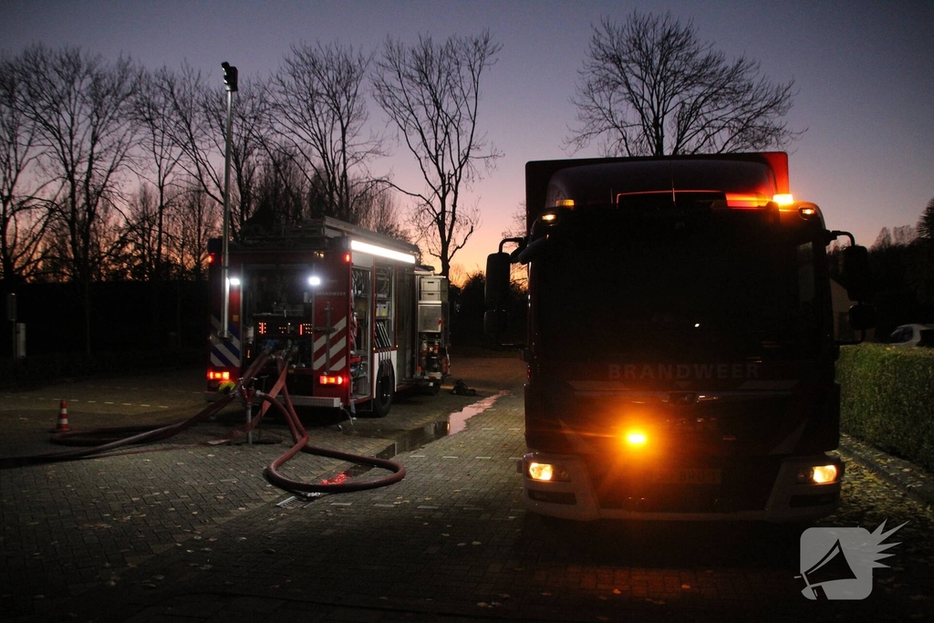 Flinke rookontwikkeling bij brand in bijgebouw