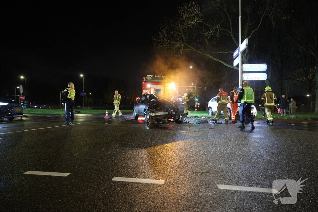 Botsing tussen voertuigen leidt tot geen gewonden