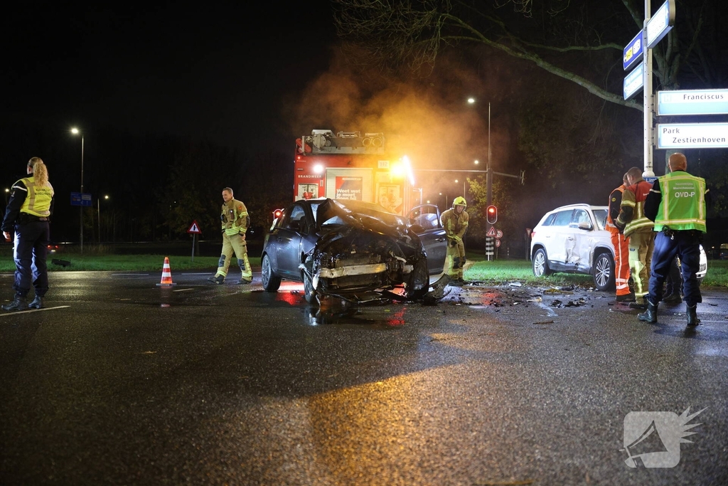Botsing tussen voertuigen leidt tot geen gewonden