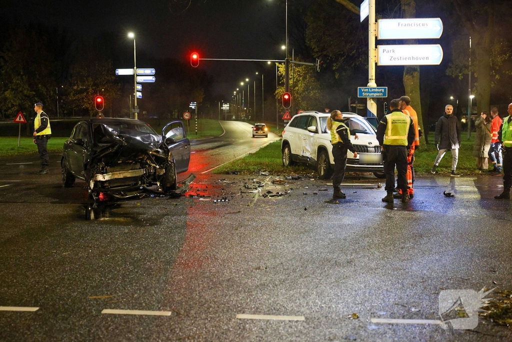 Botsing tussen voertuigen leidt tot geen gewonden