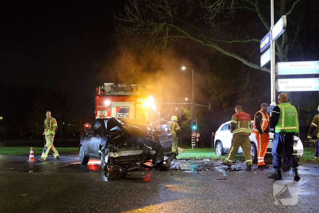 Botsing tussen voertuigen leidt tot geen gewonden