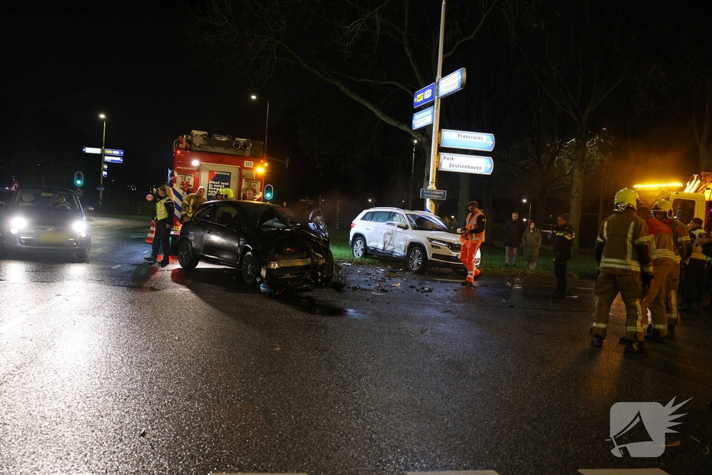 Botsing tussen voertuigen leidt tot geen gewonden