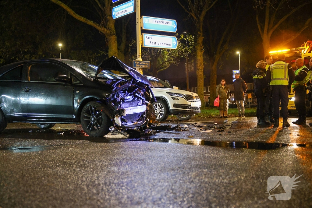 Botsing tussen voertuigen leidt tot geen gewonden