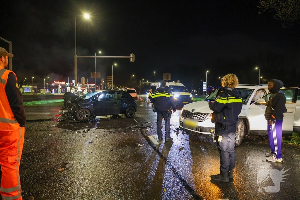 Botsing tussen voertuigen leidt tot geen gewonden