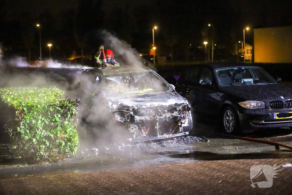 Auto gaat in vlammen op