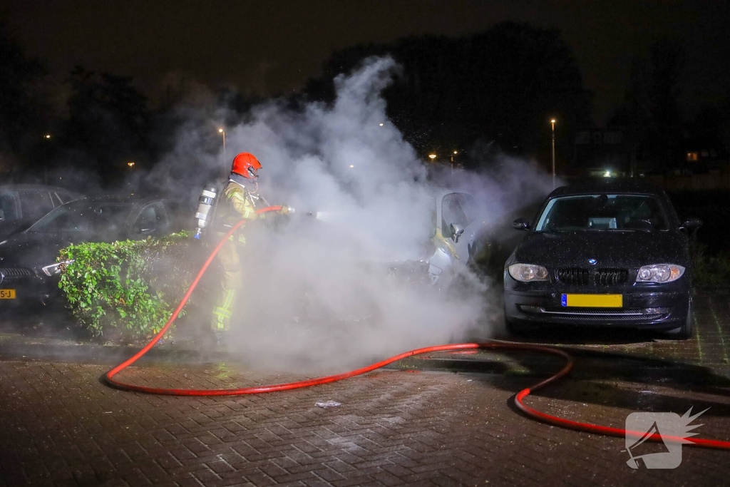 Auto gaat in vlammen op