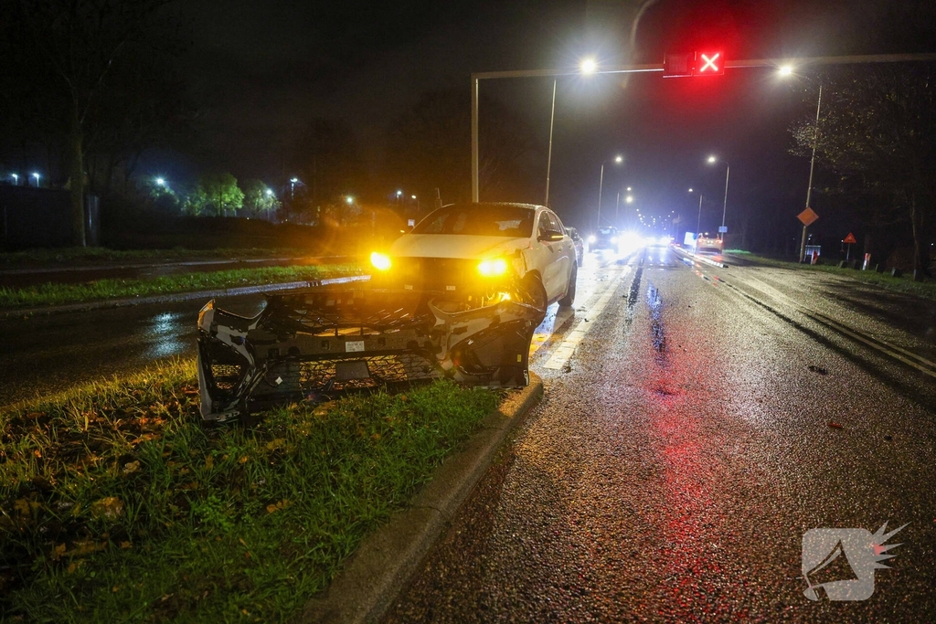 Ongeval tussen auto en bus zorgt voor verkeersvertraging