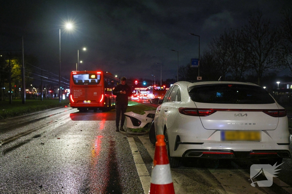 Ongeval tussen auto en bus zorgt voor verkeersvertraging