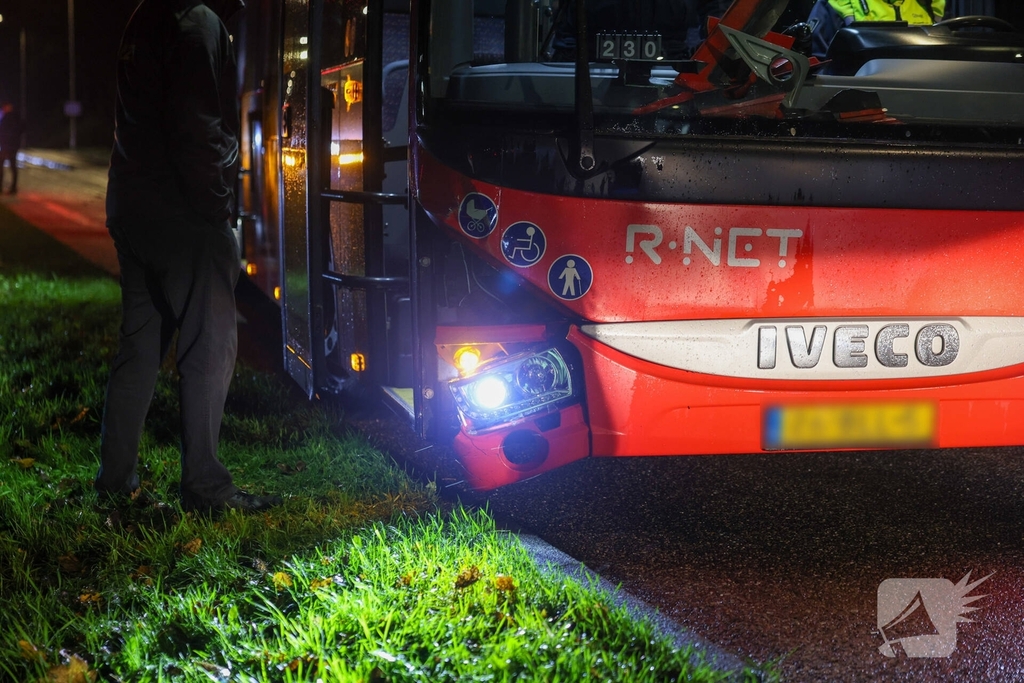 Ongeval tussen auto en bus zorgt voor verkeersvertraging