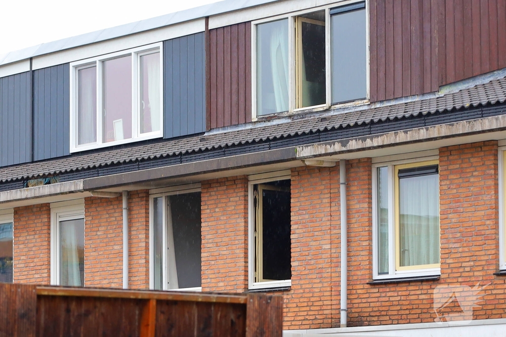 Vrouw en konijnen gered uit woningbrand