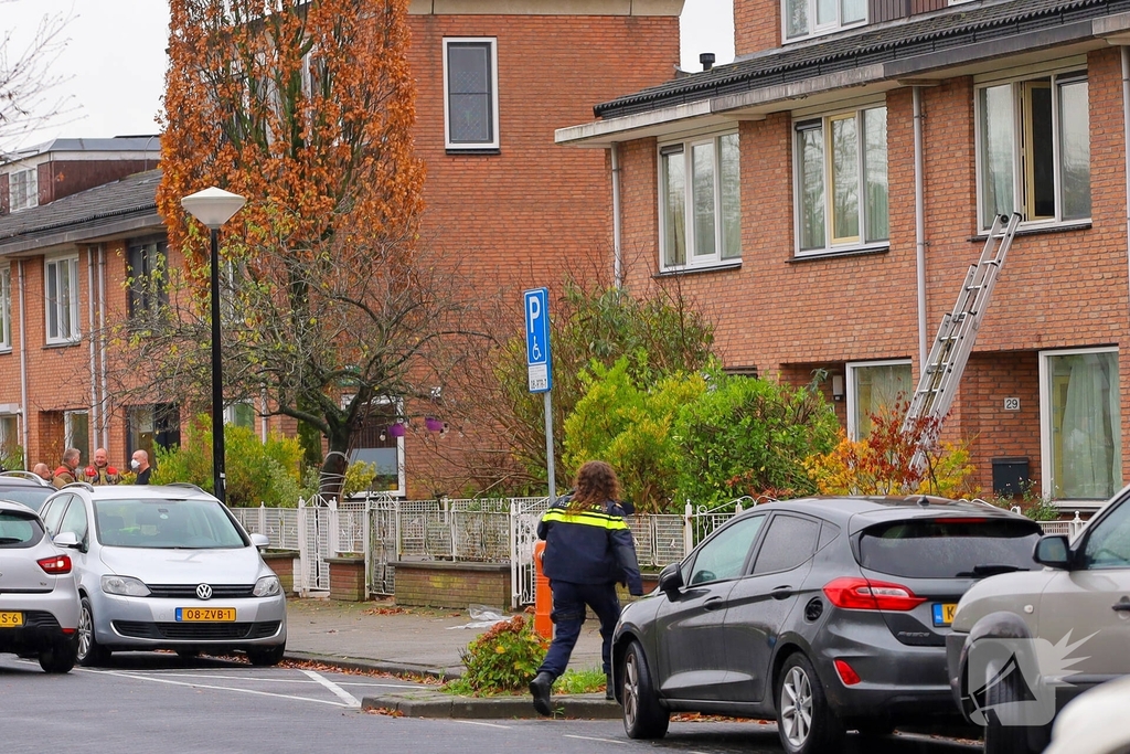 Vrouw en konijnen gered uit woningbrand