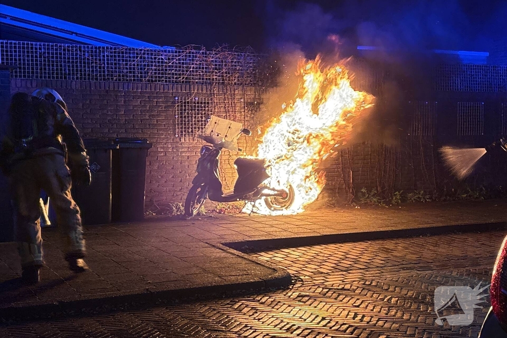 Scooter gaat in vlammen op