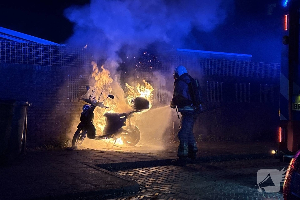 Scooter gaat in vlammen op