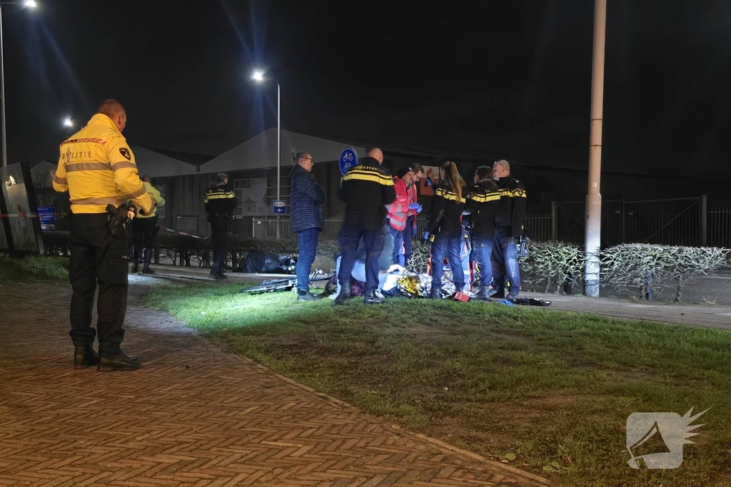 Twee gewonden na aanrijding tussen scooter en fietser