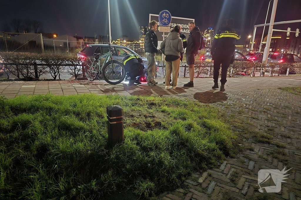 Twee gewonden na aanrijding tussen scooter en fietser