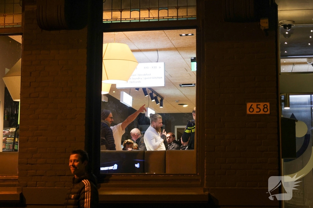 Schutter richt op mensen en slaat op de vlucht na conflict