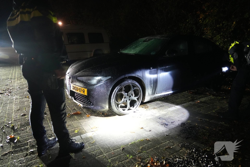 Auto in brand gestoken tijdens nachtelijke uren