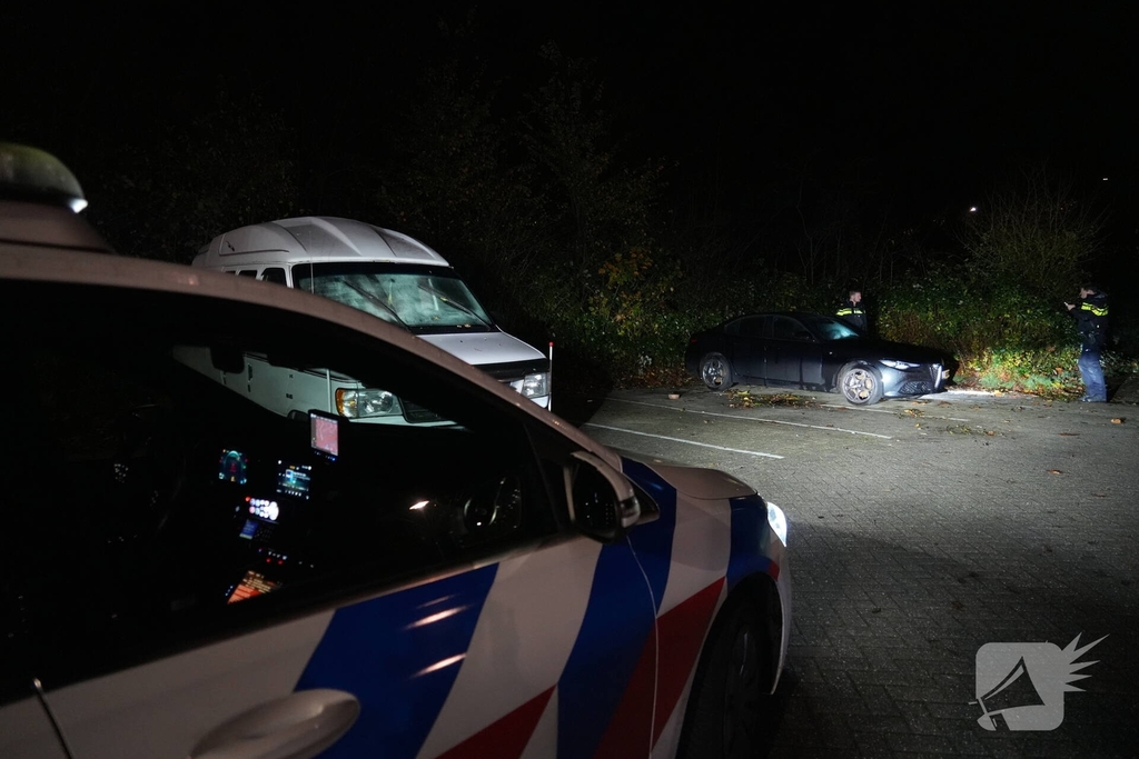 Auto in brand gestoken tijdens nachtelijke uren