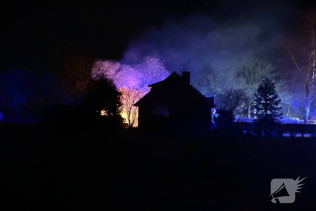 Brandweer voorkomt overslag naar woning