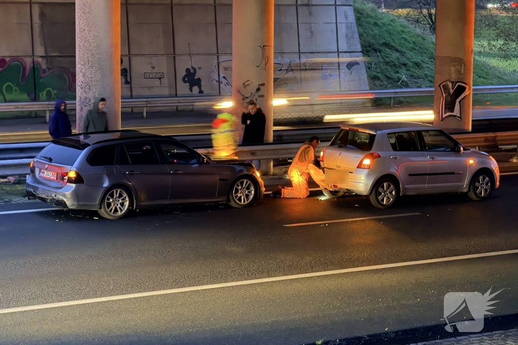 Meerdere auto's botsten op elkaar zonder gewonden