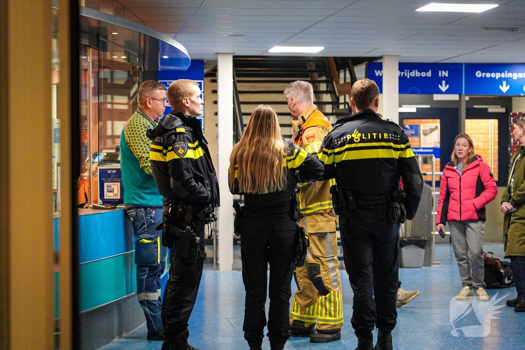 Zwembad ontruimd door brandlucht