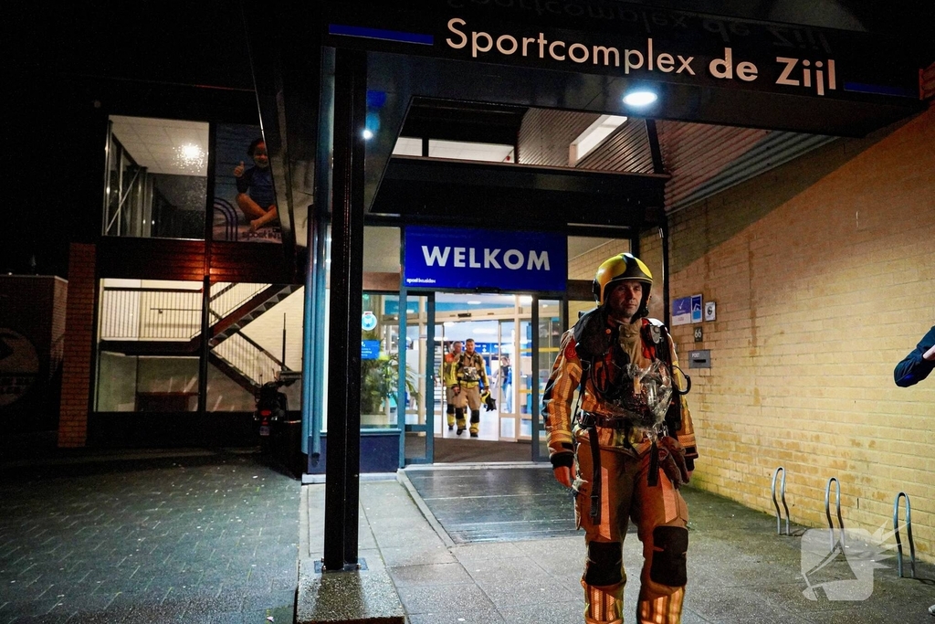 Zwembad ontruimd door brandlucht