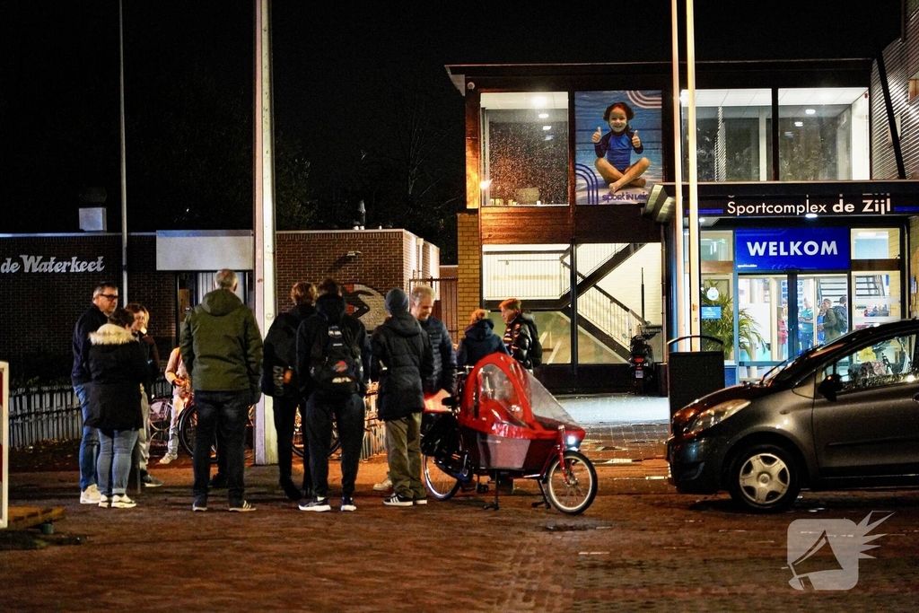 Zwembad ontruimd door brandlucht
