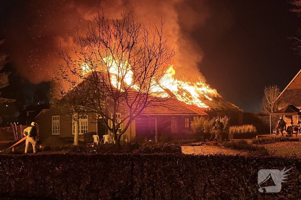 Uitslaande brand verwoest woning