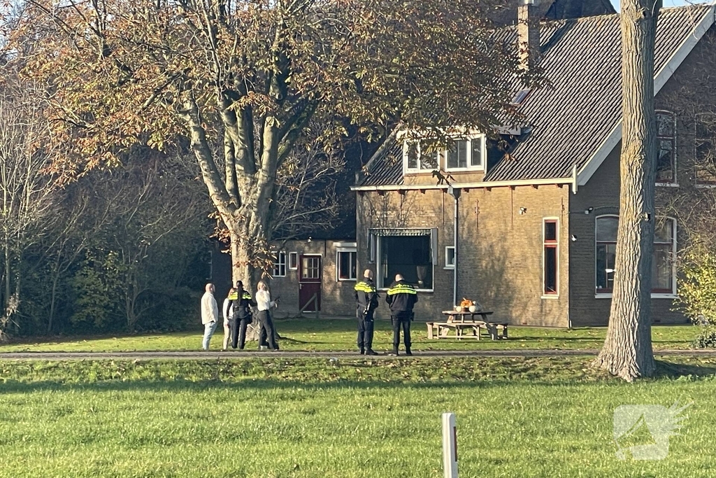 Brand in schoorsteen van oude boerderij