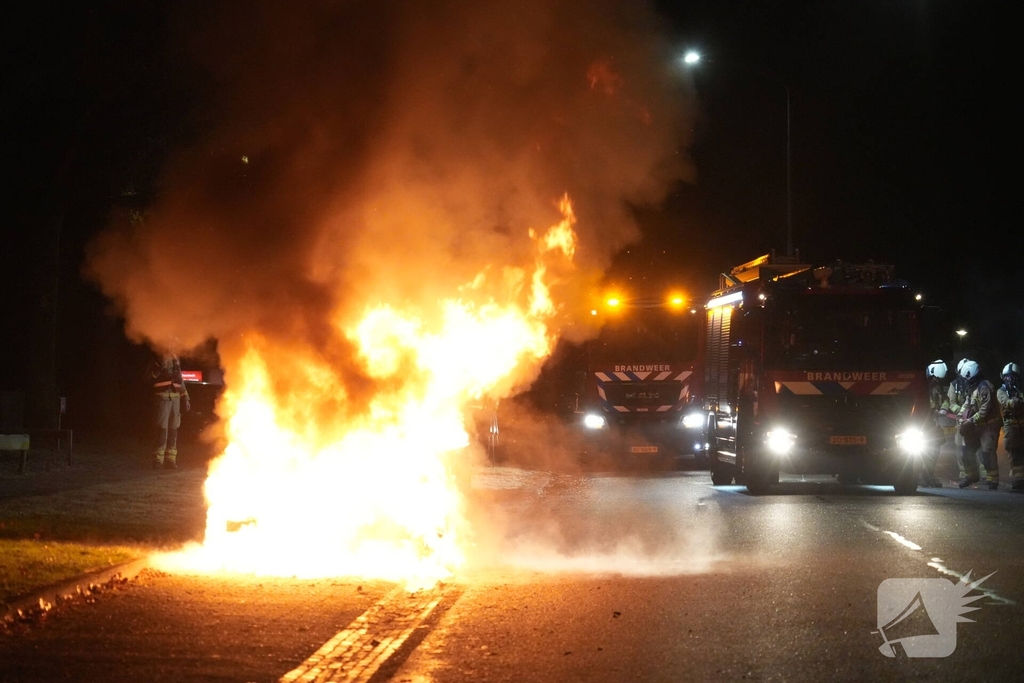 Auto volledig verwoest door brand