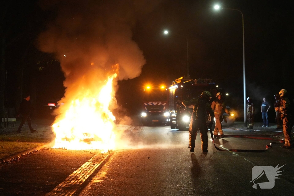 Auto volledig verwoest door brand