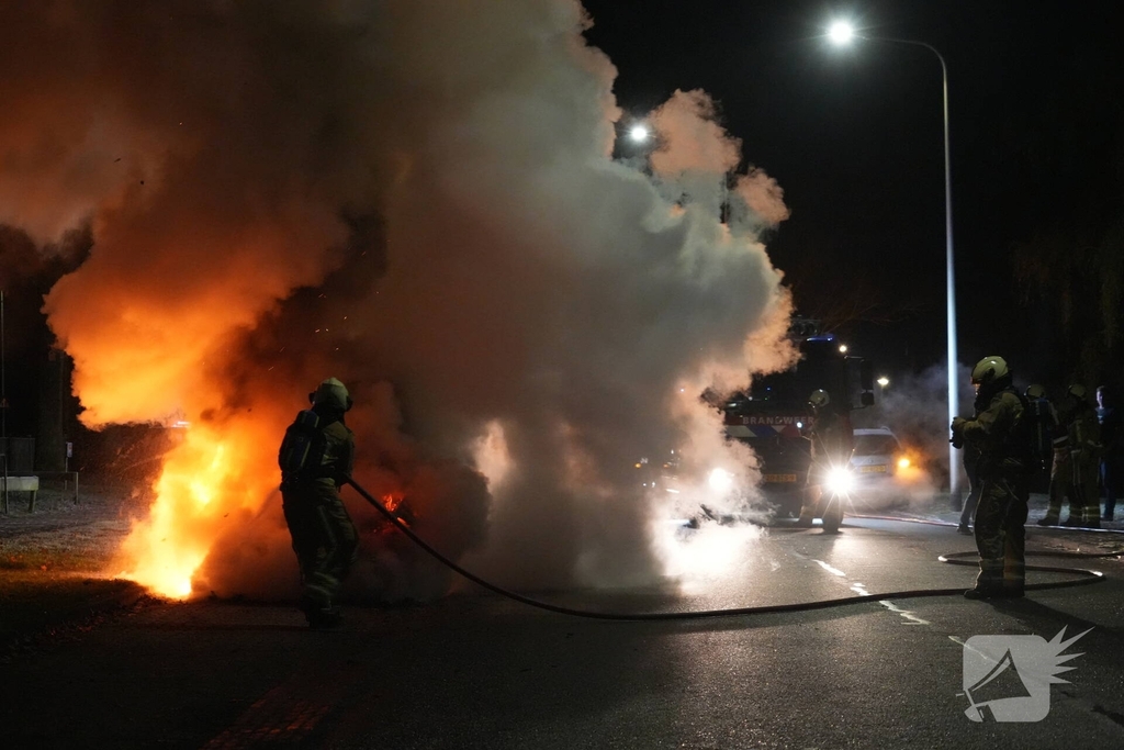 Auto volledig verwoest door brand