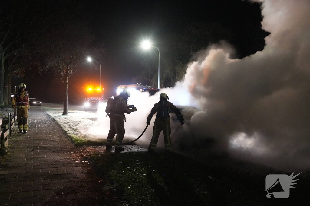 Auto volledig verwoest door brand