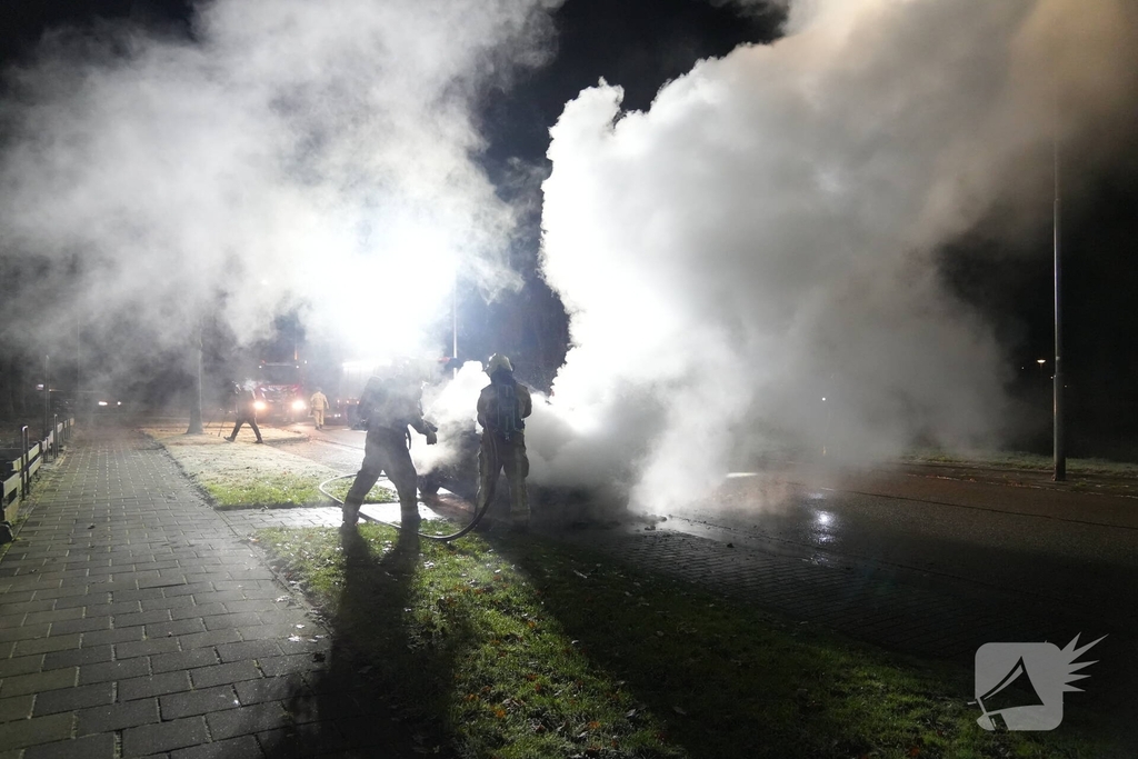 Auto volledig verwoest door brand