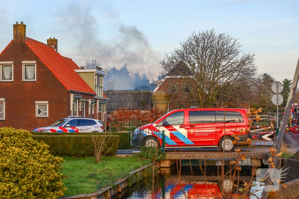 Grote brand in paardenstal met rookoverlast