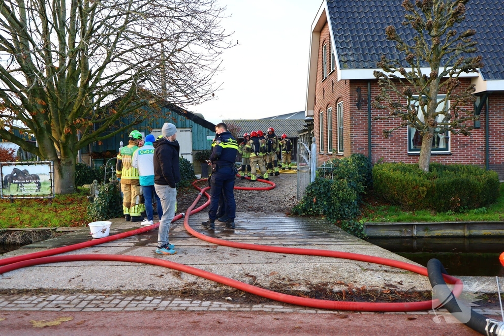 Grote brand in paardenstal met rookoverlast