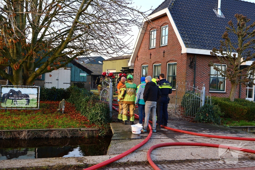Grote brand in paardenstal met rookoverlast
