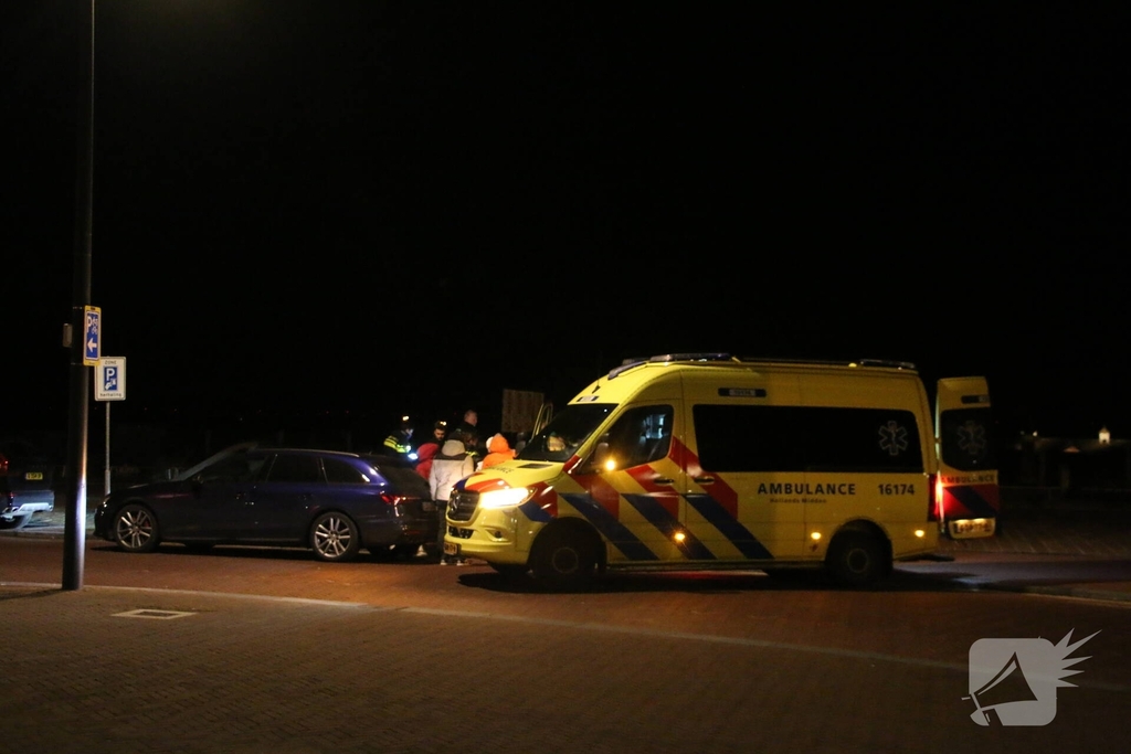 Auto rijdt over been na uitstappen