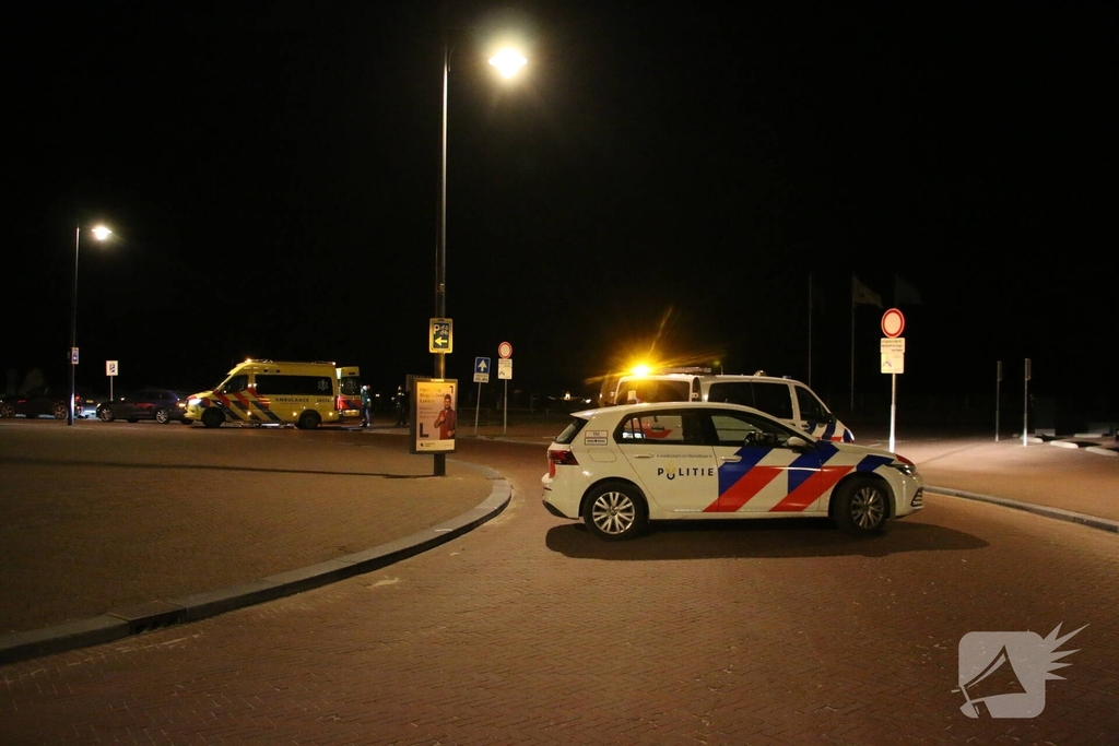 Auto rijdt over been na uitstappen