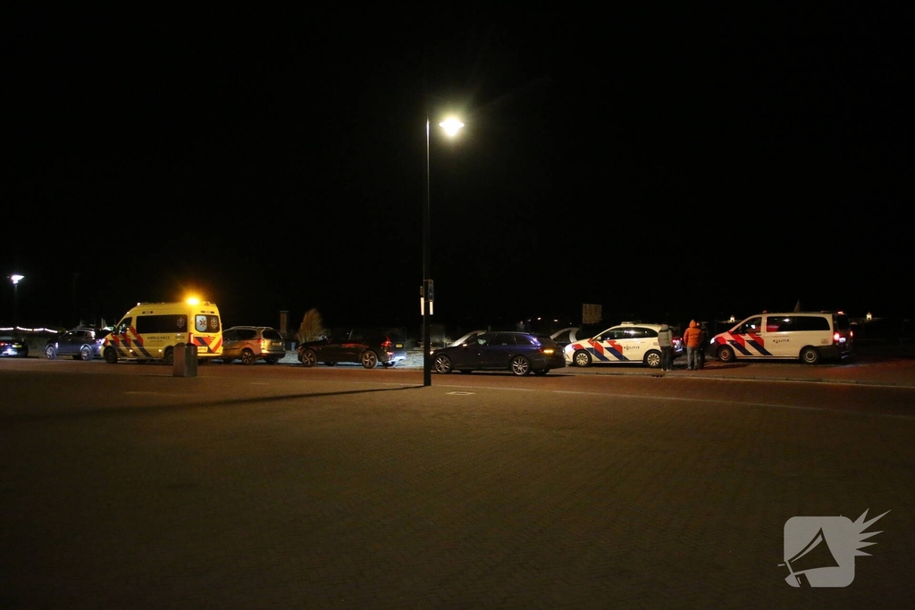 Auto rijdt over been na uitstappen