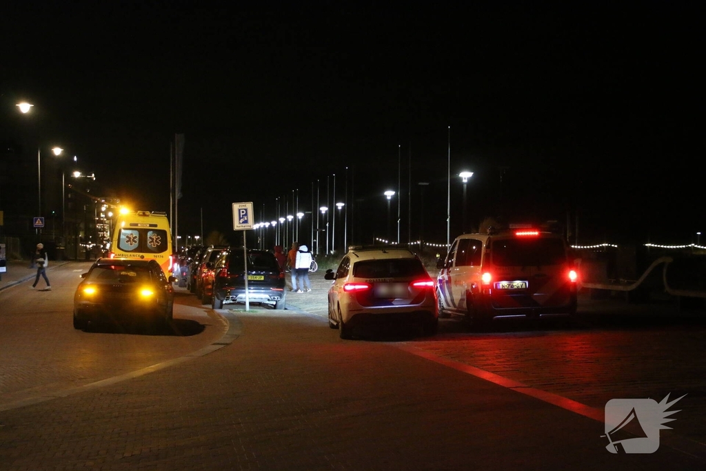 Auto rijdt over been na uitstappen