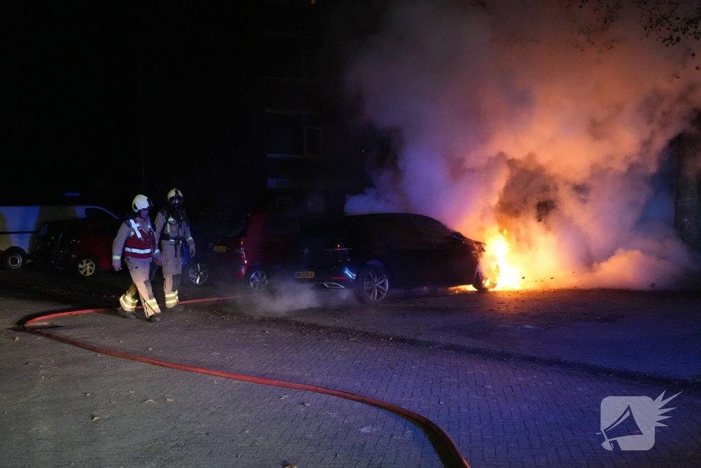 Auto in brand gestoken