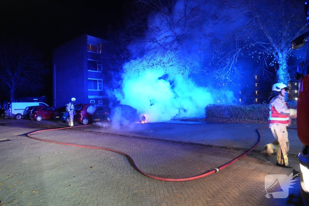 Auto in brand gestoken