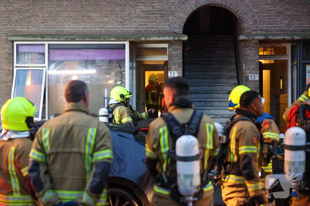 Woningbrand in Rotterdam snel opgeschaald