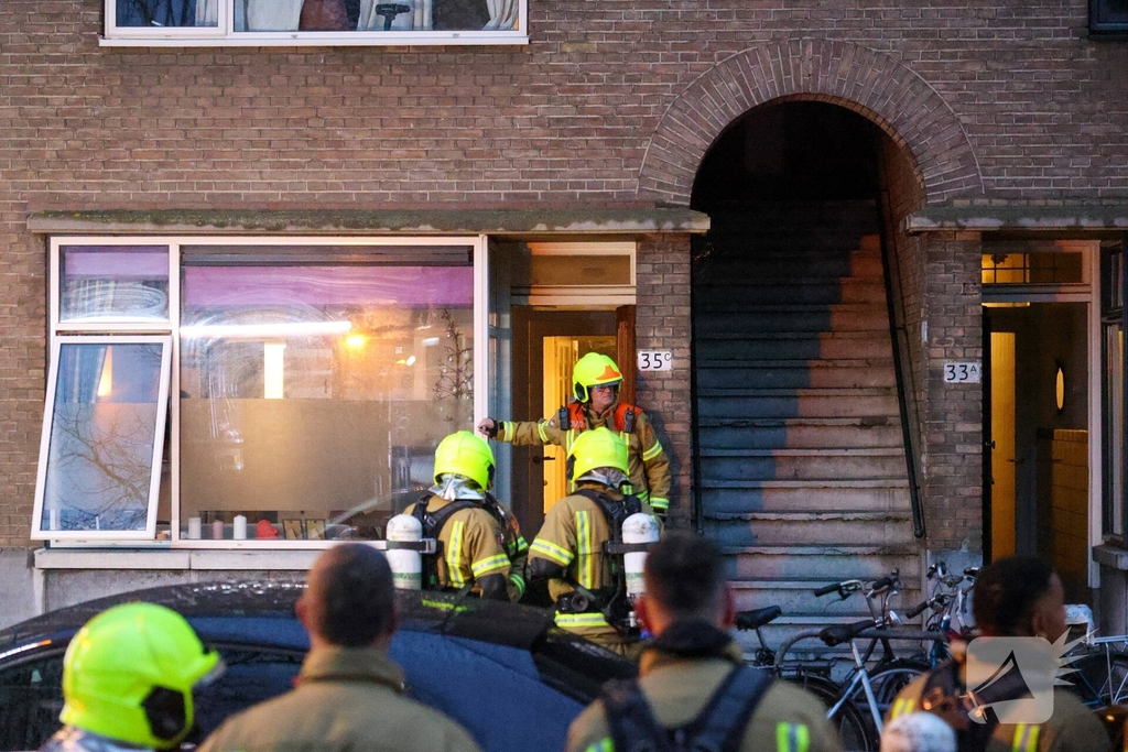 Woningbrand in Rotterdam snel opgeschaald
