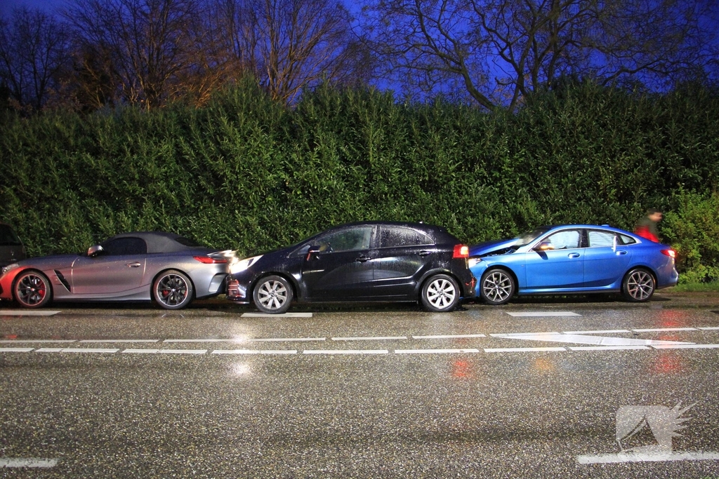 Kettingbotsing met vier voertuigen zonder gewonden