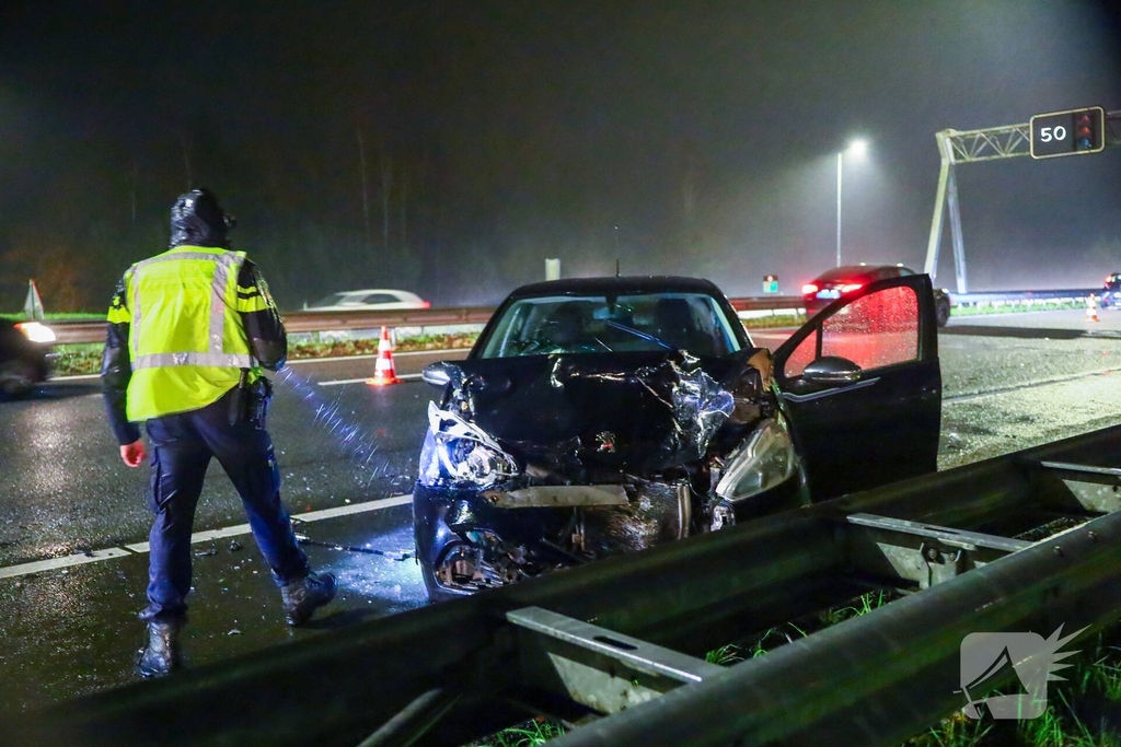 Botsing tussen meerdere auto's leidt tot gewonden