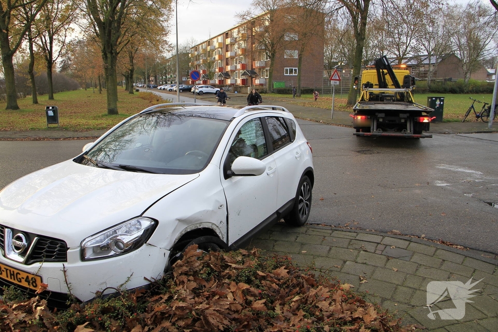 Kindje en bestuurder gewond bij aanrijding